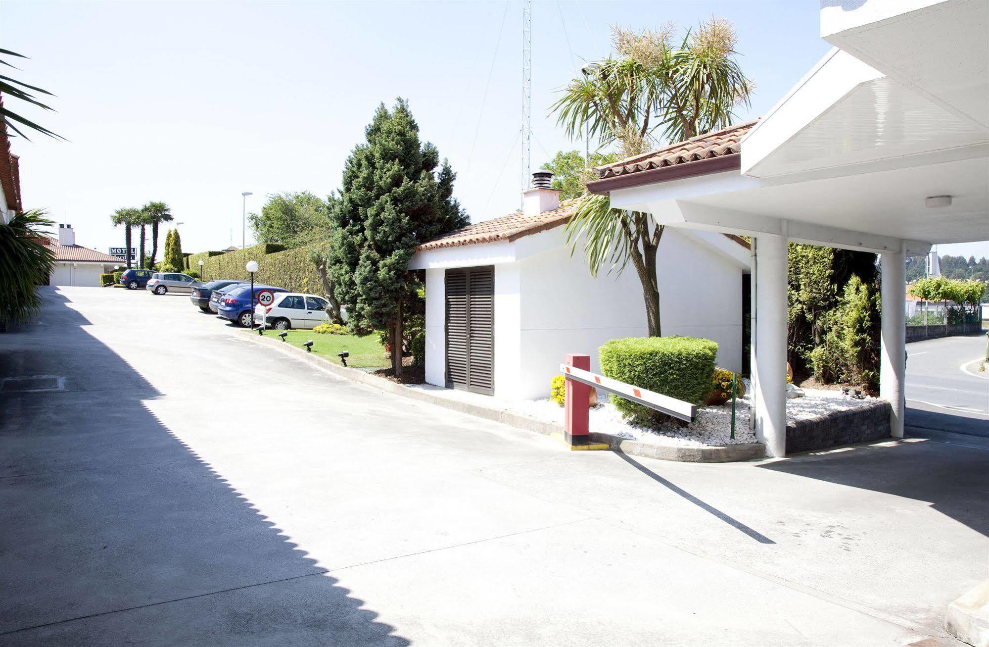 Motel Jardin Oleiros Exterior foto